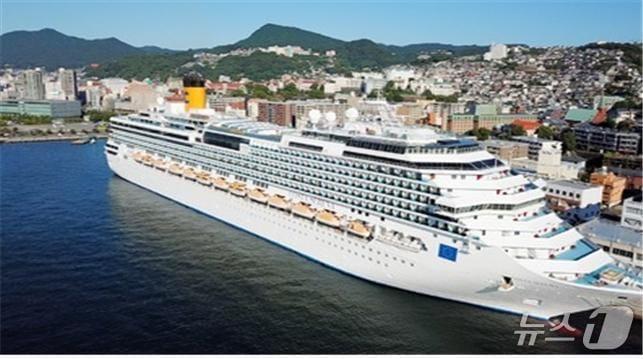 본문 이미지 - 크루즈 체험단이 승선할 11만4000톤급 대형 크루즈선인 &#39;코스타세레나&#40;Costa Serena&#41;호&#39;&#40;해양수산부 제공&#41;