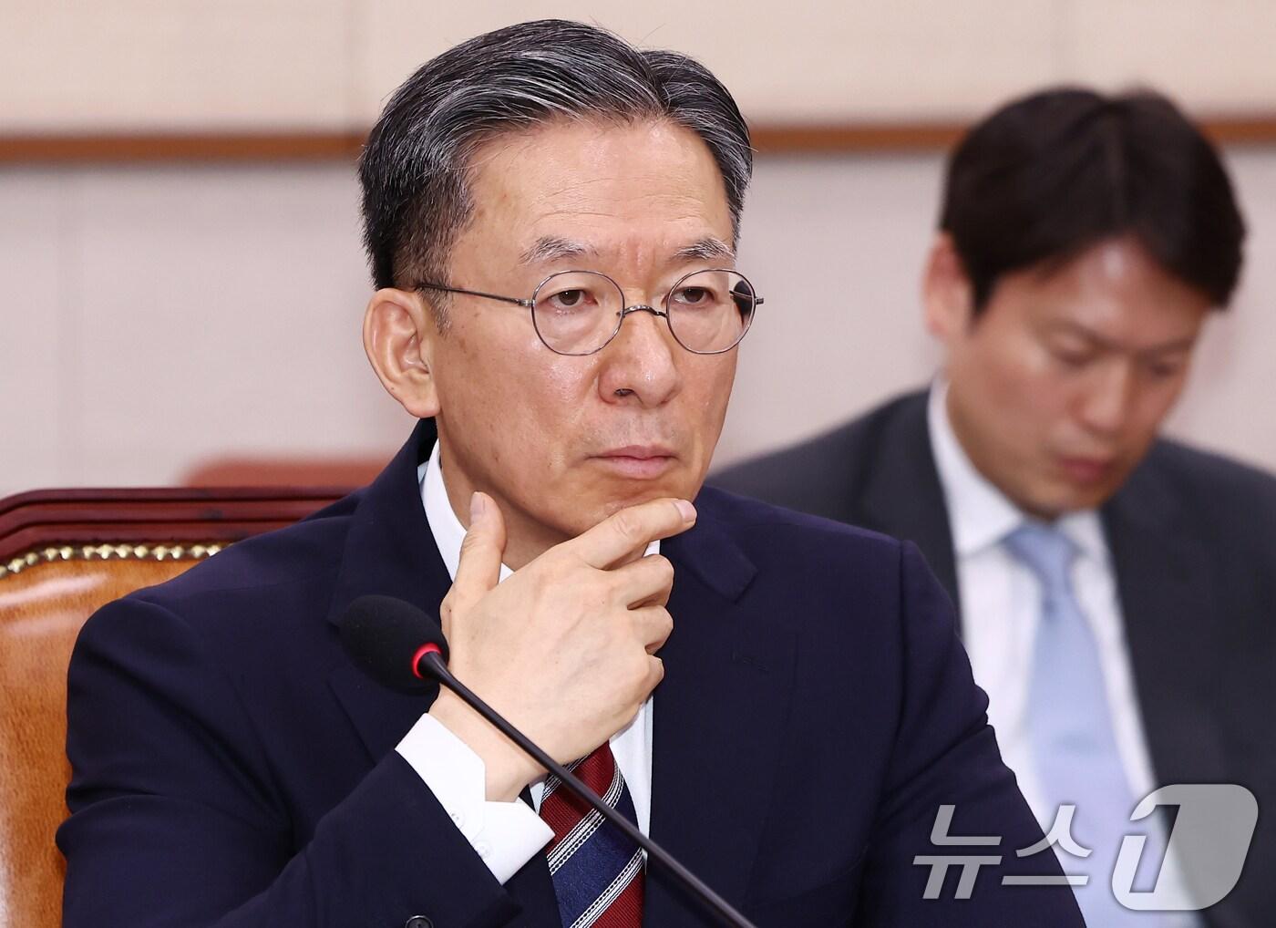 본문 이미지 - 정성호 법무부 장관 후보자가 16일 오전 서울 여의도 국회 법제사법위원회에서 열린 법무부 장관 후보자 인사청문회에서 의원 질의를 듣고 있다. 2025.7.16/뉴스1 ⓒ News1 김민지 기자