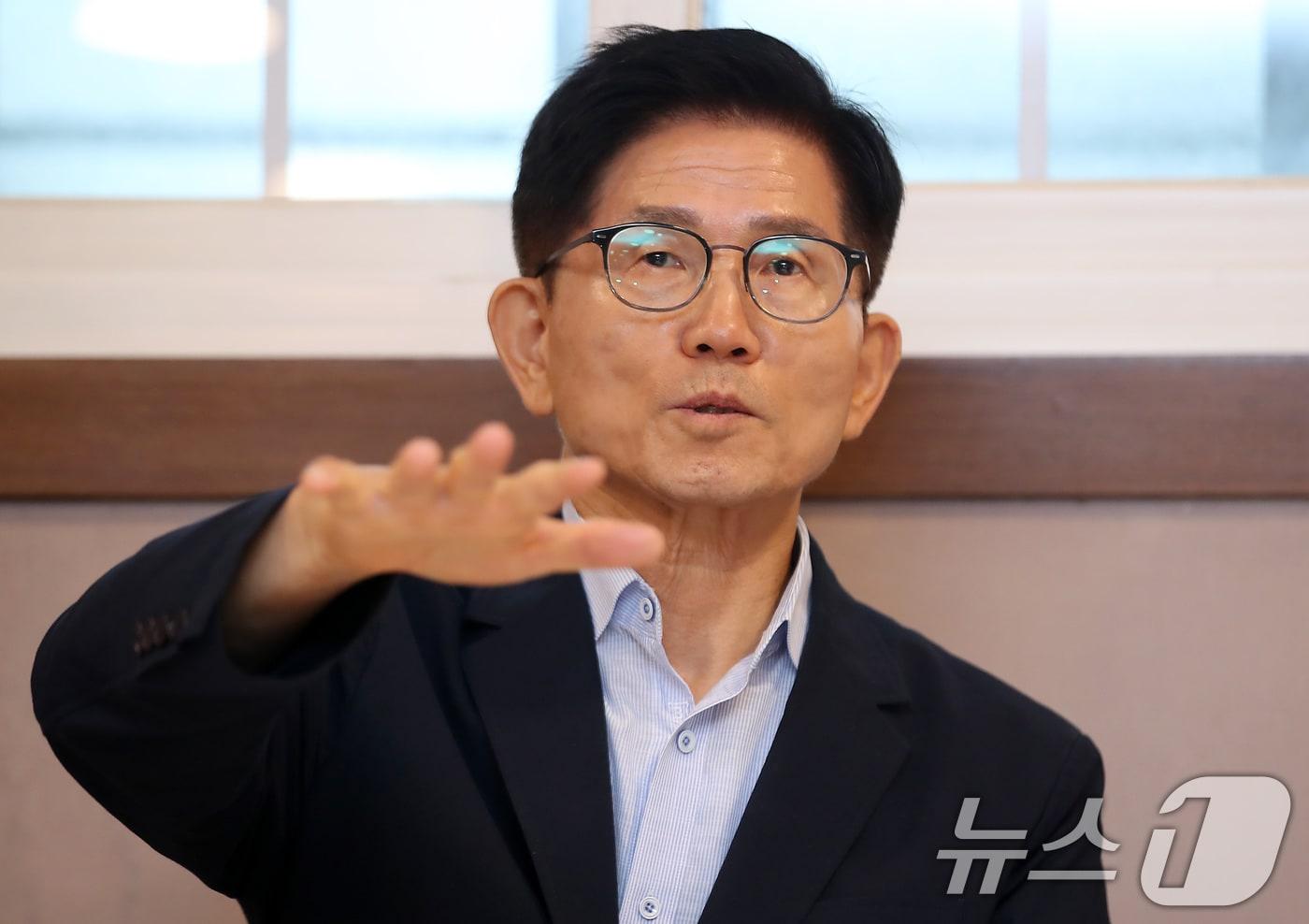 대선 이후 두 번째 대구를 찾은 김문수 전 고용노동부 장관이 16일 오후 대구 수성구 한 음식점에서 열린 간담회에 참석해 발언하고 있다. 2025.7.16/뉴스1 ⓒ News1 공정식 기자