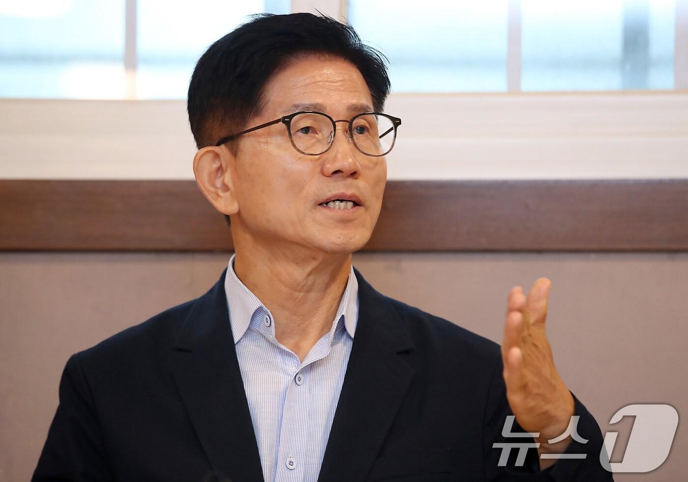 대선 이후 두 번째 대구를 찾은 김문수 전 고용노동부 장관이 16일 오후 대구 수성구 한 음식점에서 열린 간담회에 참석해 발언하고 있다. 2025.7.16/뉴스1 ⓒ News1 공정식 기자