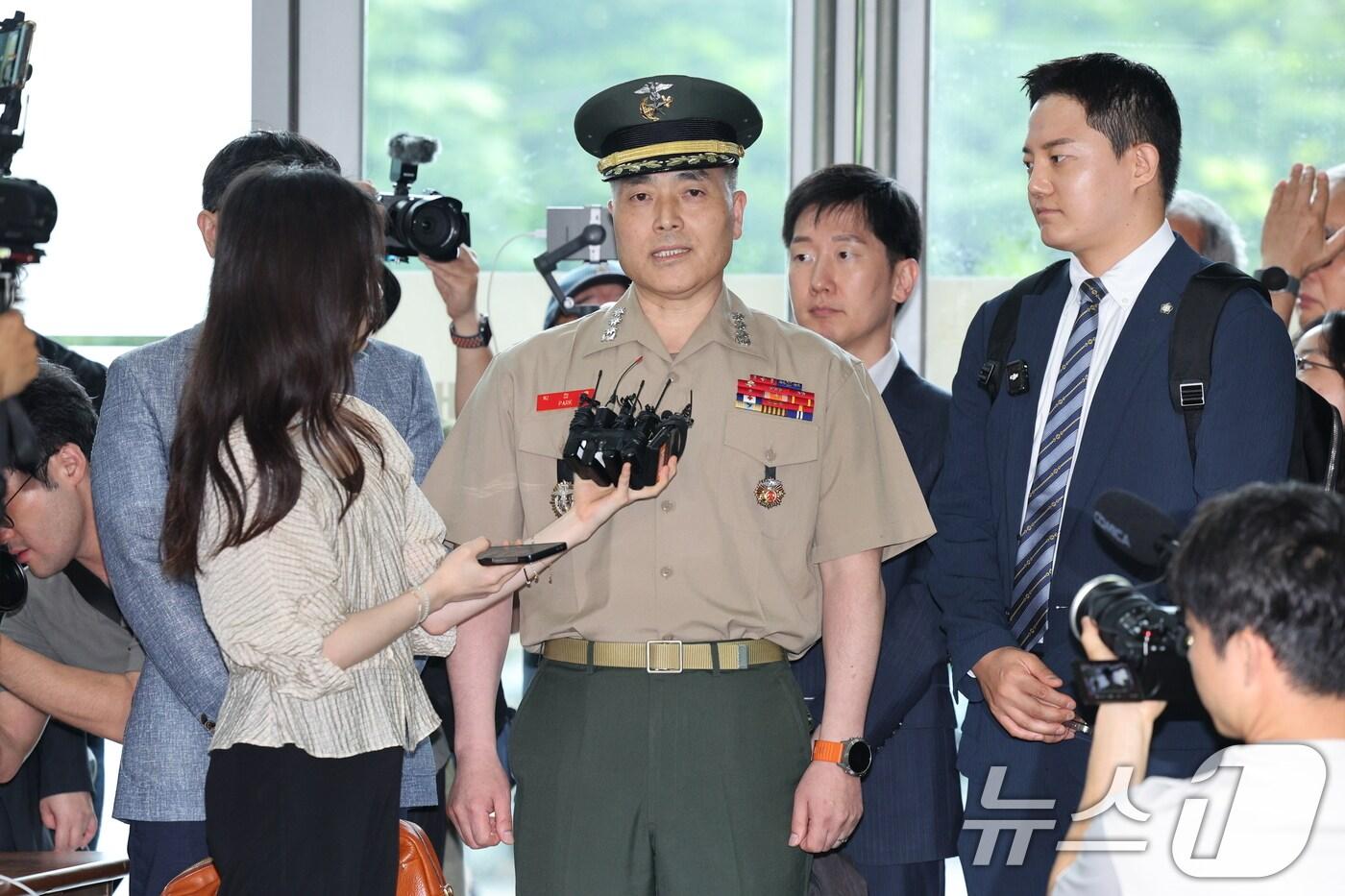 해병대 수사단장인 박정훈 대령이 16일 오후 서울 서초구 이명현 순직해병특검 사무실에 참고인 신분으로 조사를 받기위해 출석하고 있다. 2025.7.16/뉴스1 ⓒ News1 신웅수 기자