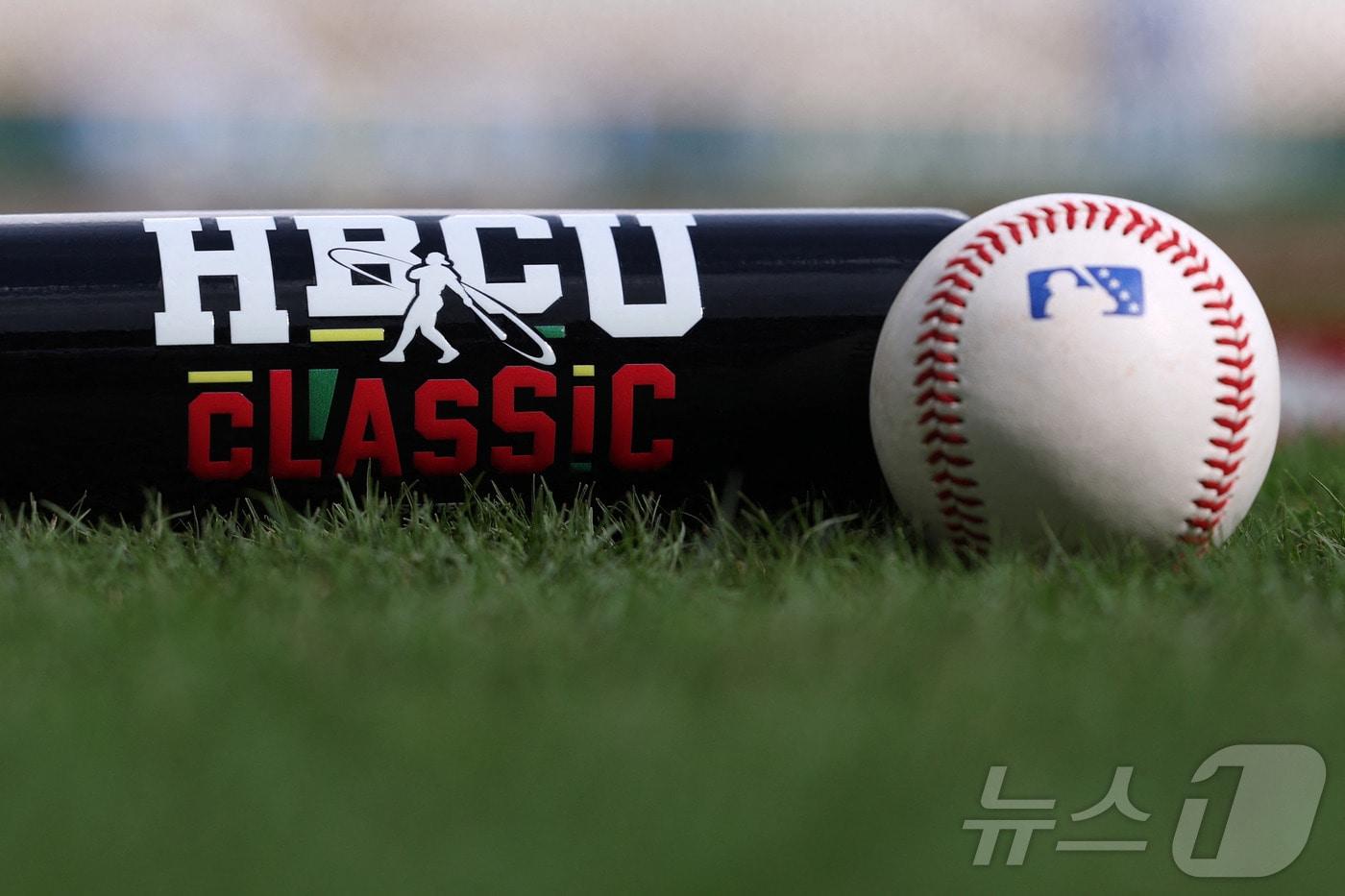 야구공과 야구방망이. ⓒ AFP=뉴스1