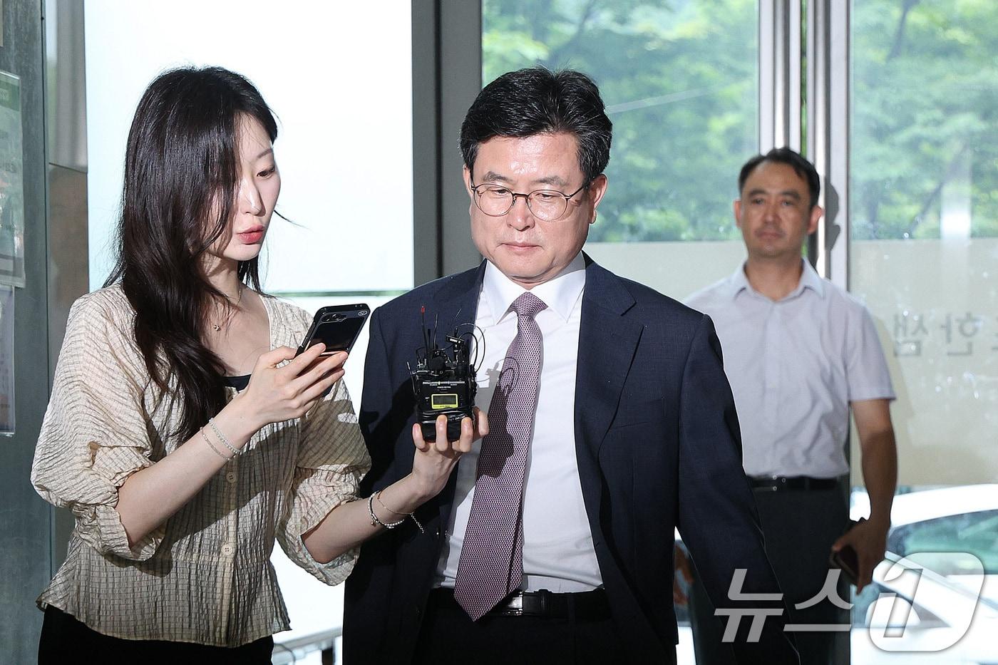 강의구 전 대통령실 부속실장이 16일 오후 서울 서초구 이명현 순직해병특검 사무실에 출석하고 있다. 2025.7.16/뉴스1 ⓒ News1 신웅수 기자