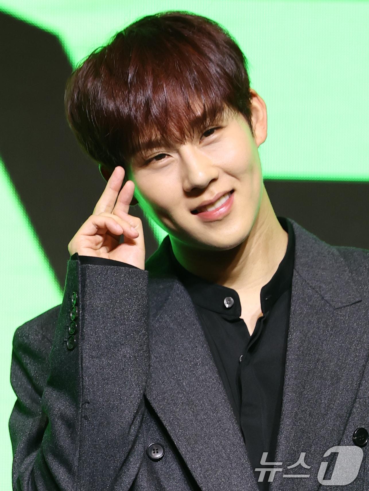 본문 이미지 - 몬스타엑스(MONSTA X) 주헌이 16일 서울 영등포구 콘래드호텔에서 열린 데뷔 10주년 기념 기자간담회에 참석해 포즈를 취하고 있다. 2025.7.16/뉴스1 ⓒ News1 권현진 기자