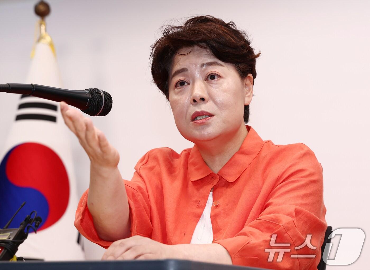 본문 이미지 - 윤희숙 국민의힘 혁신위원장이 16일 서울 여의도 중앙당사에서 현안 관련 기자간담회를 하고 있다. 2025.7.16/뉴스1 ⓒ News1 김민지 기자