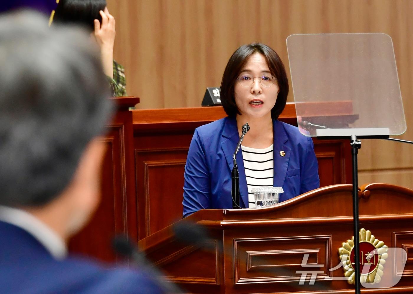 이귀순 광주시의원이 16일 임시회 4차 본회의에서 시정질문을 하고 있다.&#40;광주시의회 제공. 재판매 및 DB 금지&#41; 