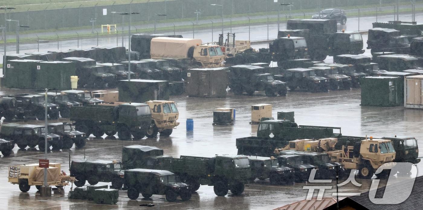  경기 평택시 팽성읍 주한미군기지 캠프 험프리스에 군용 차량이 주차되어 있는 모습. 2025.7.16/뉴스1 ⓒ News1 김영운 기자