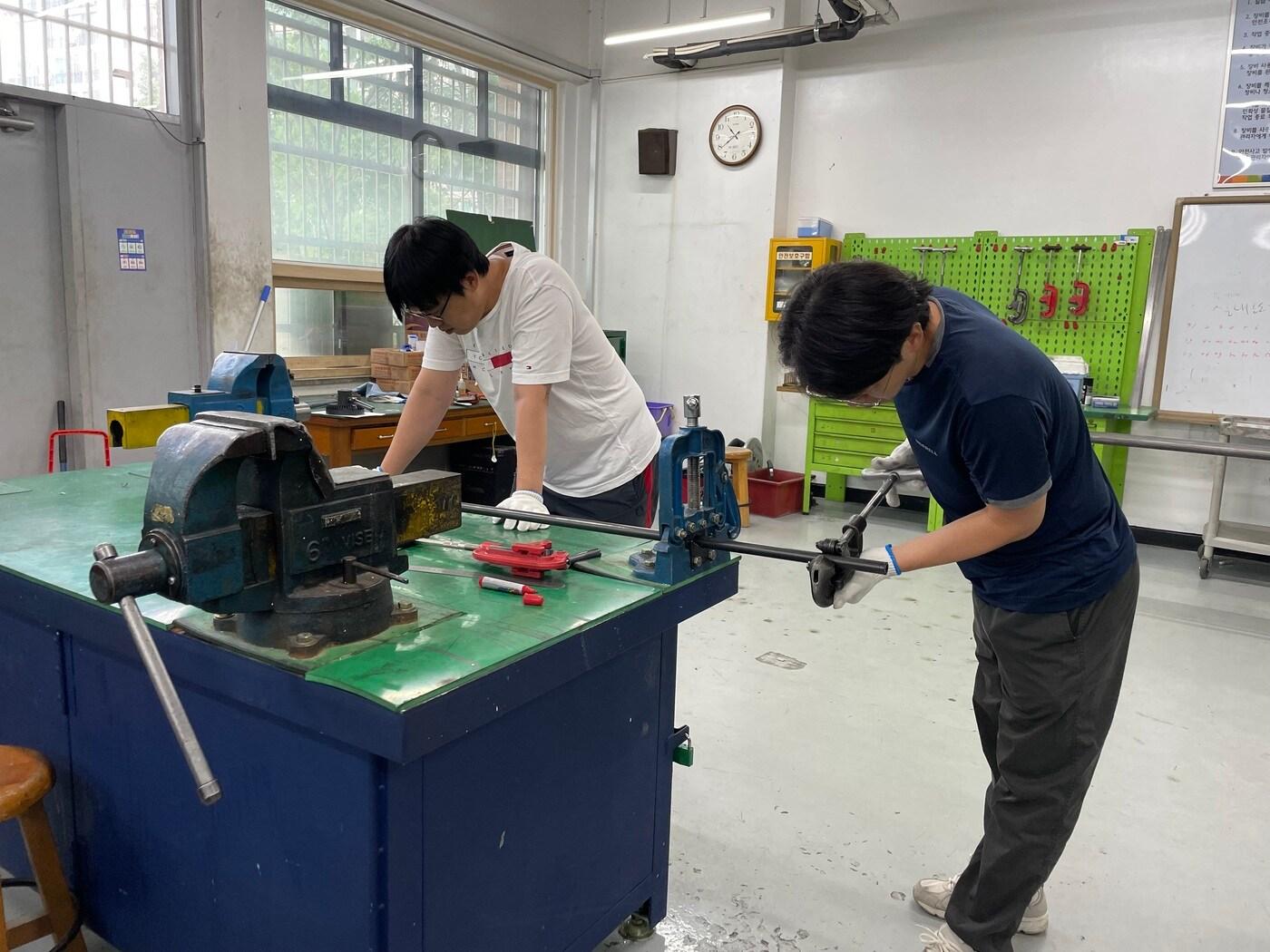 본문 이미지 - 취업과정 지능형열원 관리기술자자 과정 실습사진&#40;서울시 제공&#41;