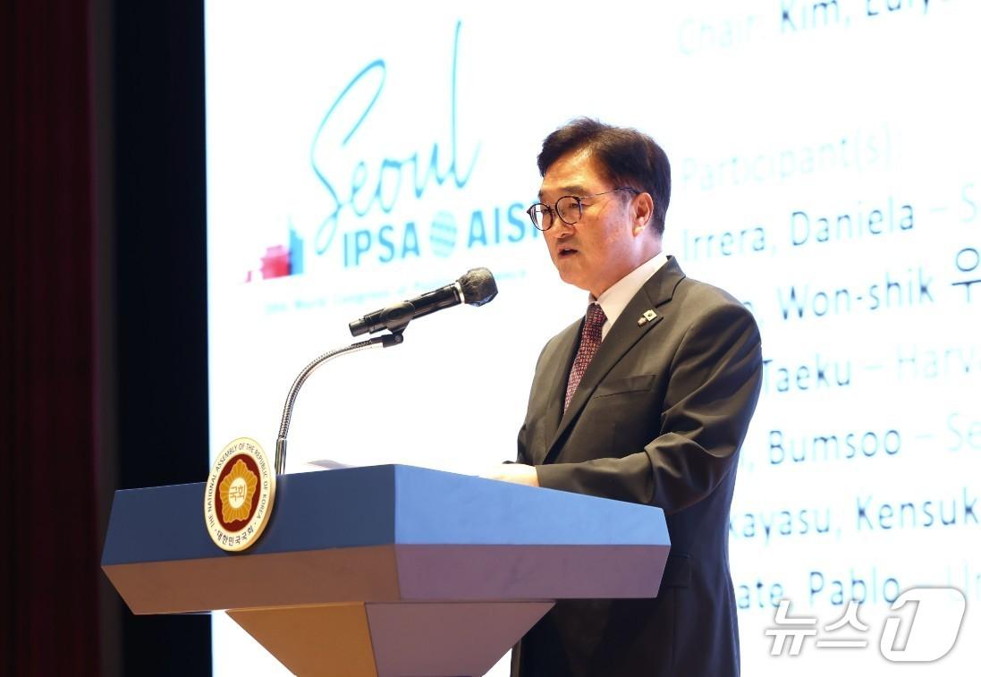 본문 이미지 - 우원식 국회의장이 16일 서울 코엑스에서 열린 '2025 세계정치학회 서울총회'에 참석했다. (의장실 제공) 2025.07.16/뉴스1