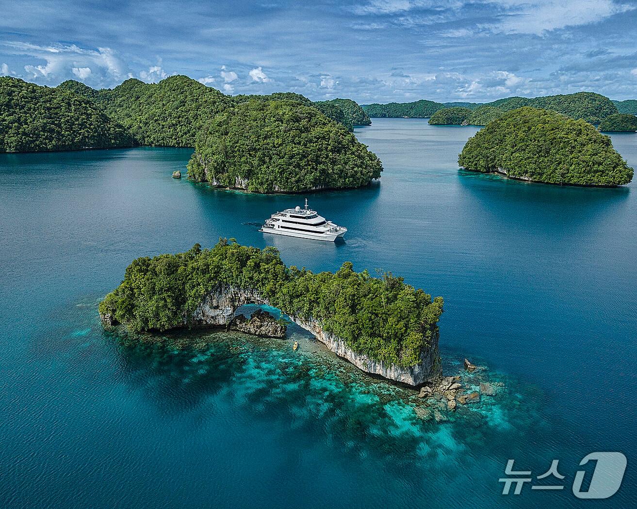 본문 이미지 - 팔라우 풍경(포시즌스 호텔 제공)