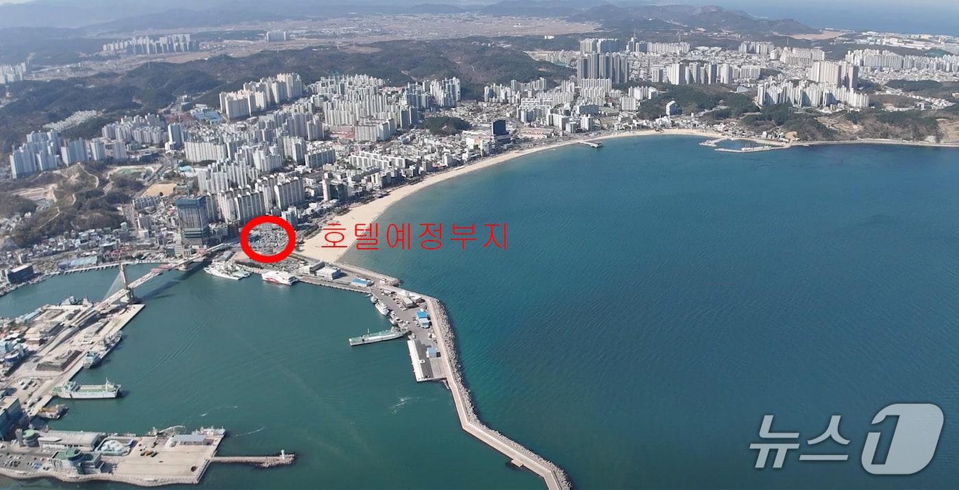 포항시가 17일 영일대해수욕장 주차장 부지에 특급호텔을 건립을 위한 공모 절차에 착수했다. 사진은 영일대해수욕장 호텔 예정 부지.(포항시 제공, 재판매 및 DB금지) 2025.7.17/뉴스1 