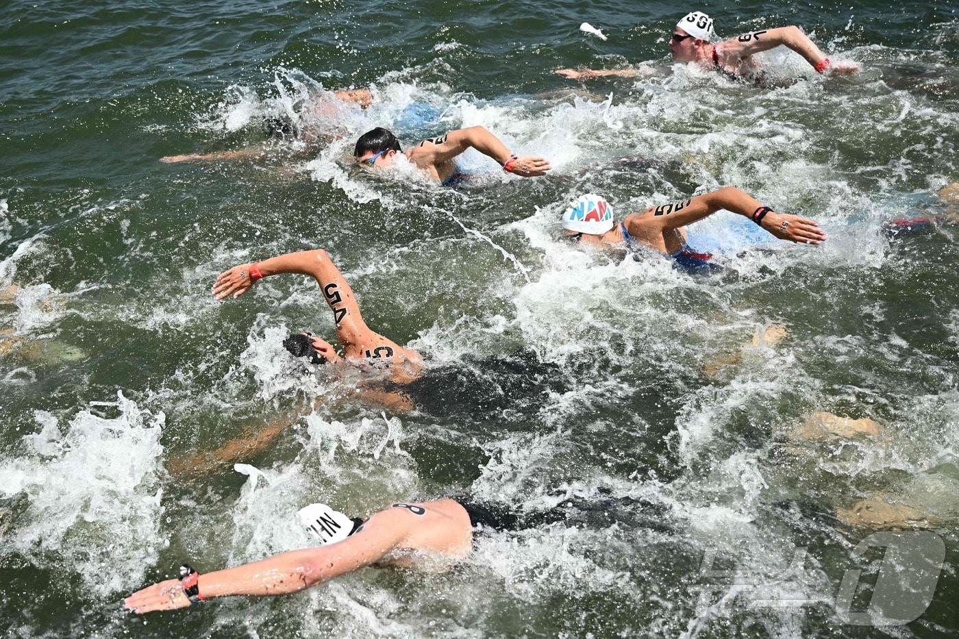 2025 싱가포르 세계수영선수권대회 오픈워터스위밍 경기. ⓒ AFP=뉴스1