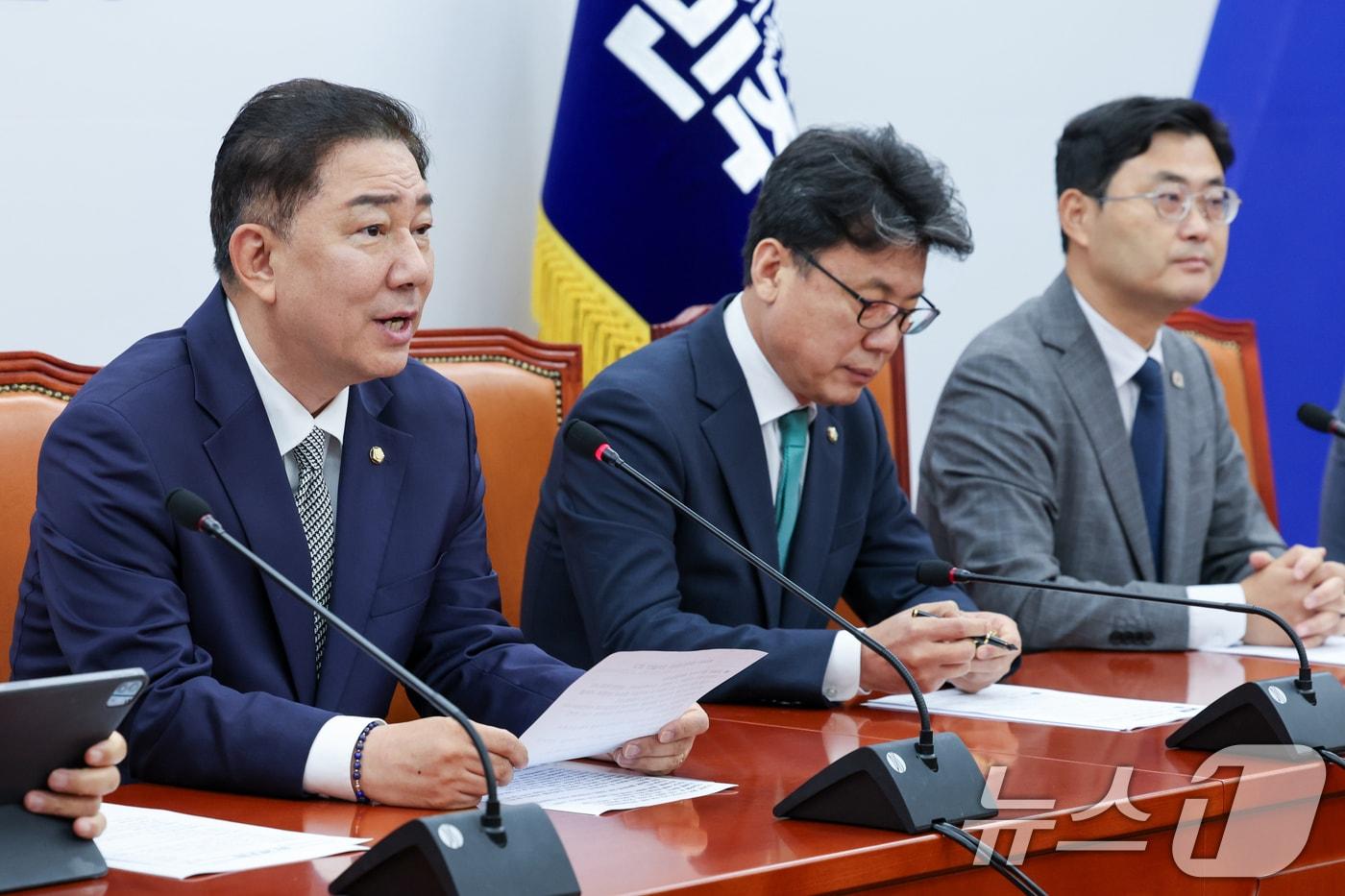 김병기 더불어민주당 대표 직무대행 겸 원내대표가 17일 오전 서울 여의도 국회에서 열린 정책조정회의에 참석해 모두 발언을 하고 있다. 2025.7.17/뉴스1 ⓒ News1 안은나 기자