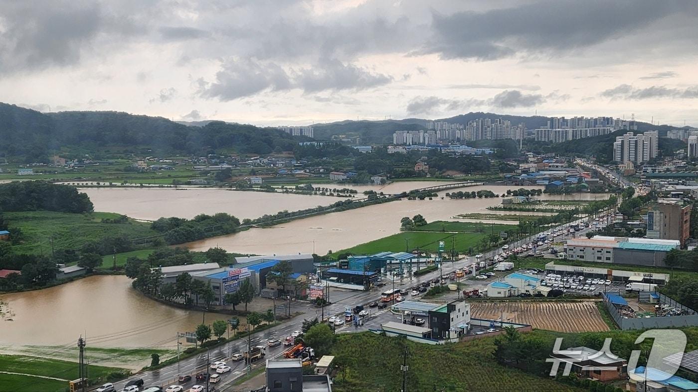아산의 농경지에 광범위한 침수 피해가 발생했다. (독자제공)
