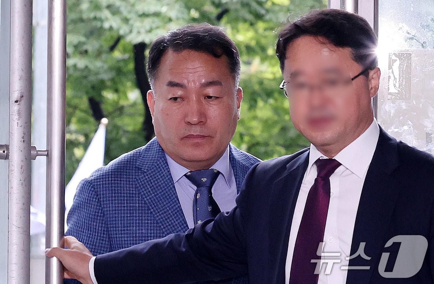 김계환 전 해병대 사령관이 2차 조사를 받기 위해 17일 서울 서초구 해병대원 순직사건 관련 의혹을 수사하는 순직해병특검팀 사무실로 출석하고 있다. 2025.7.17/뉴스1 ⓒ News1 박지혜 기자