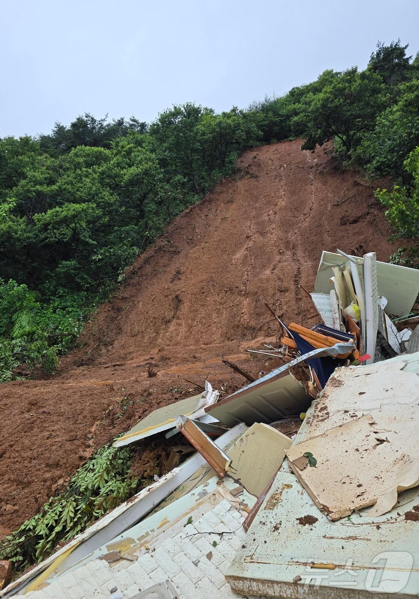 본문 이미지 - 산사태 사고 현장.(사진은 기사 내용과 무관함)/뉴스1