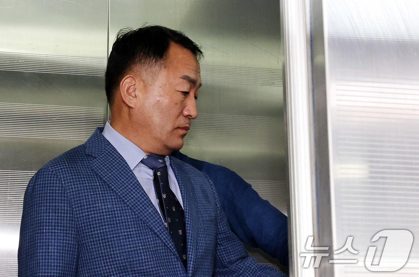 김계환 전 해병대 사령관이 2차 조사를 받기 위해 17일 서울 서초구 해병대원 순직사건 관련 의혹을 수사하는 순직해병특검팀 사무실로 출석하고 있다. 2025.7.17/뉴스1 ⓒ News1 박지혜 기자