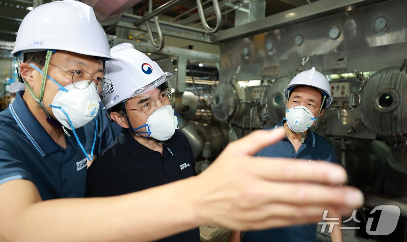 권창준 차관이 시화공단을 방문해 현장 점검에 나섰다. &#40;사진제공=고용노동부&#41;