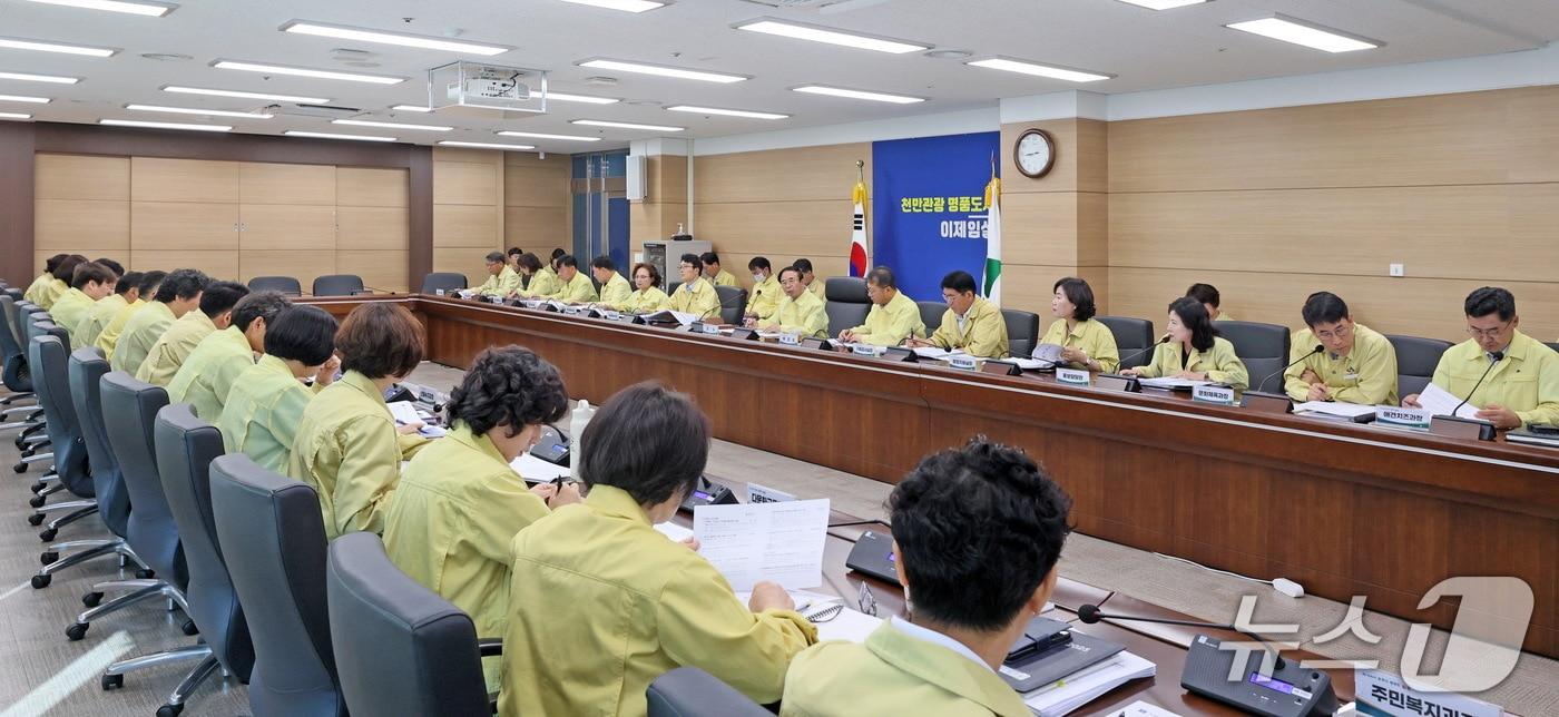 17일 전북 임실군이 자연 재난 비상 1단계 근무에 돌입해 대책 회의를 갖고 있다.&#40;임실군제공. 재판매 및 DB금지&#41;2025.7.17/뉴스1