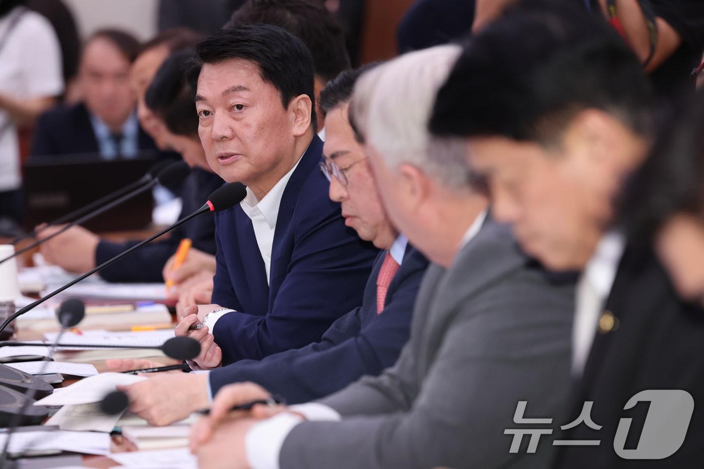 안철수 국민의힘 의원이 17일 서울 여의도 국회 외교통일위원회에서 열린 조현 외교부 장관 후보자 인사청문회에서 질의하고 있다. 2025.7.17/뉴스1 ⓒ News1 안은나 기자