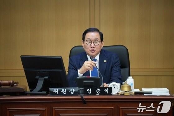 본문 이미지 - 임승식 전북도의원이 상임위원회에서 질의를 하고 있다.(의회제공, 재판매 및 DB금지)2025.7.17/뉴스1