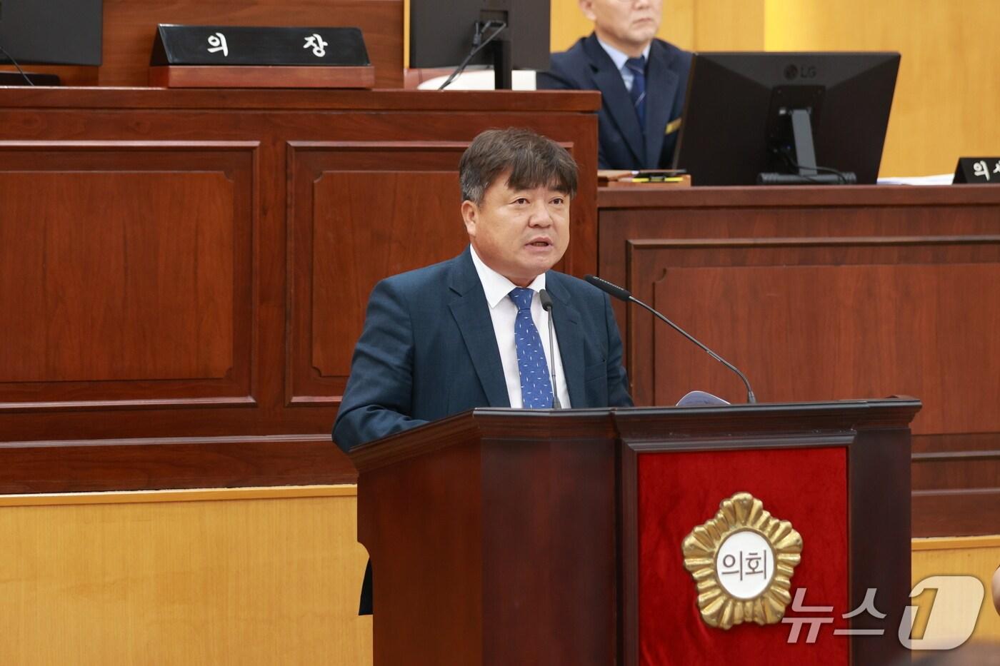 손상현 충주시의원 결의안 발의 모습.(충주시의회 제공. 재판매 및 DB금지)/뉴스1