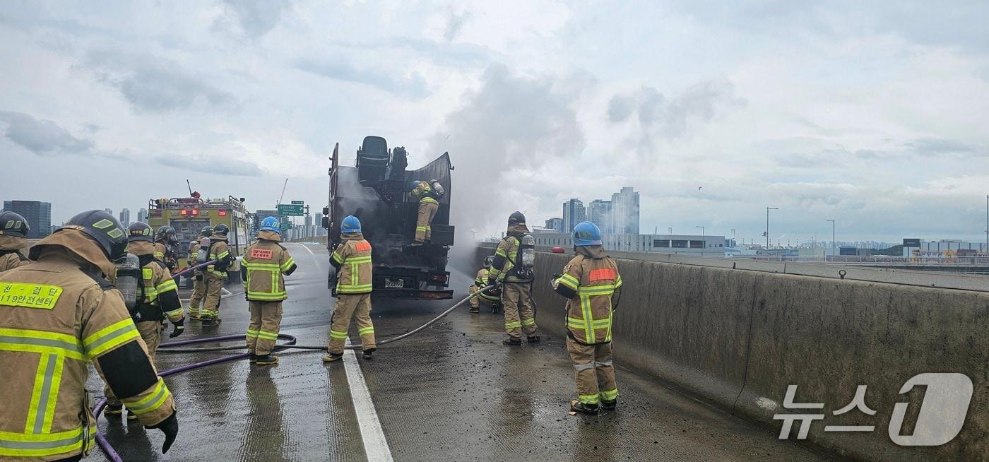 사고현장(인천소방본부 제공.재판매 및 DB금지)