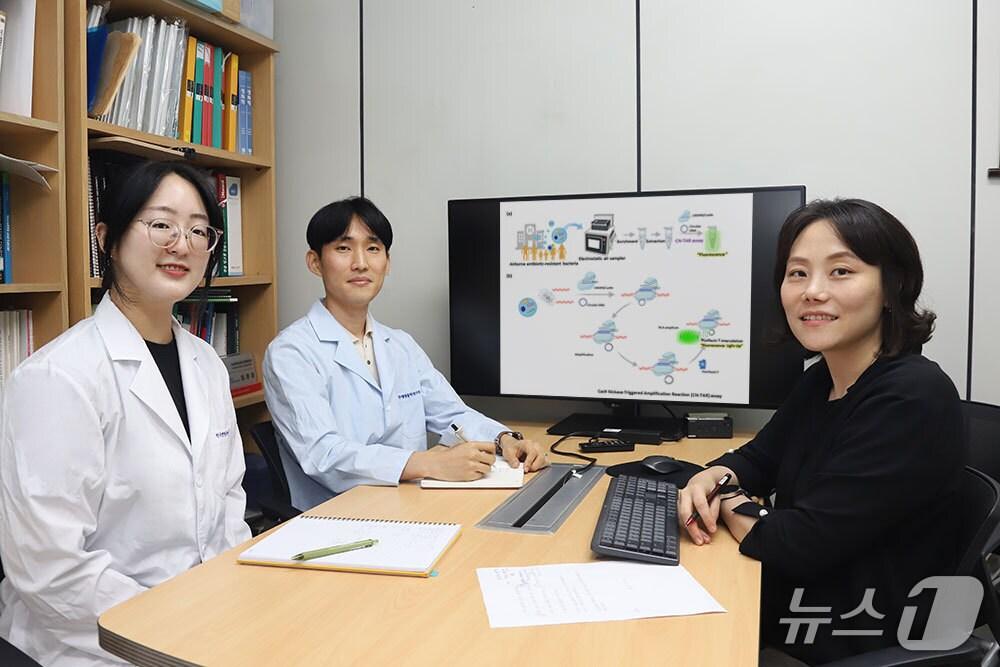 본문 이미지 - 생명연 임은경 박사 연구팀. 왼쪽부터 임은경 박사, 제1저자 서승범 박사, 이진아 연구원&#40;생명연 제공&#41; /뉴스1