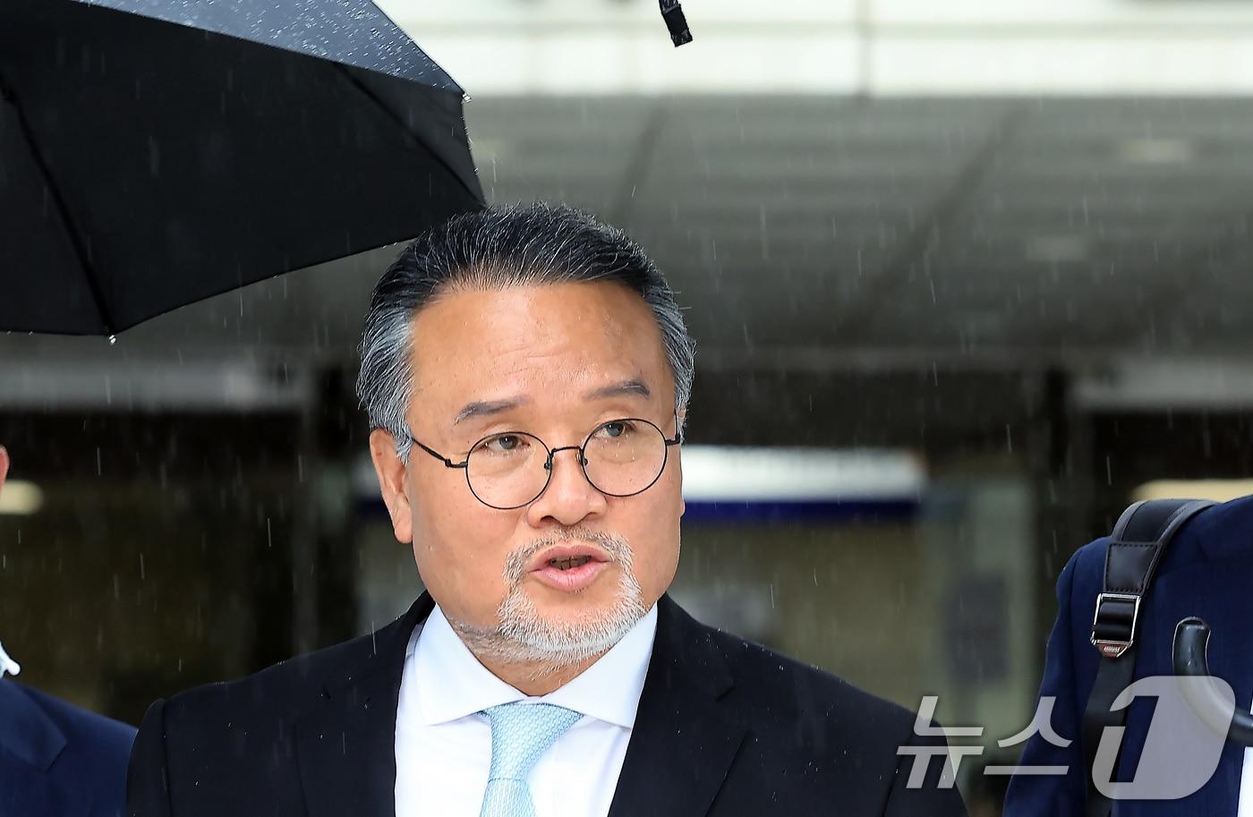 이일준 전 삼부토건 회장이 17일 오전 서울 서초동 서울중앙지방법원에서 열린 구속 전 피의자 심문(영장실질심사)을 받은 뒤 나와 차량으로 향하고 있다. 2025.7.17/뉴스1 ⓒ News1 박정호 기자