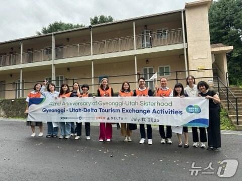 본문 이미지 - 17일 유타주 관광청과 델타항공 관계자들이 경기도 관계자들과 파주 DMZ 현장투어를 진행했다. (경기도 제공, 재판매 및 DB금지)