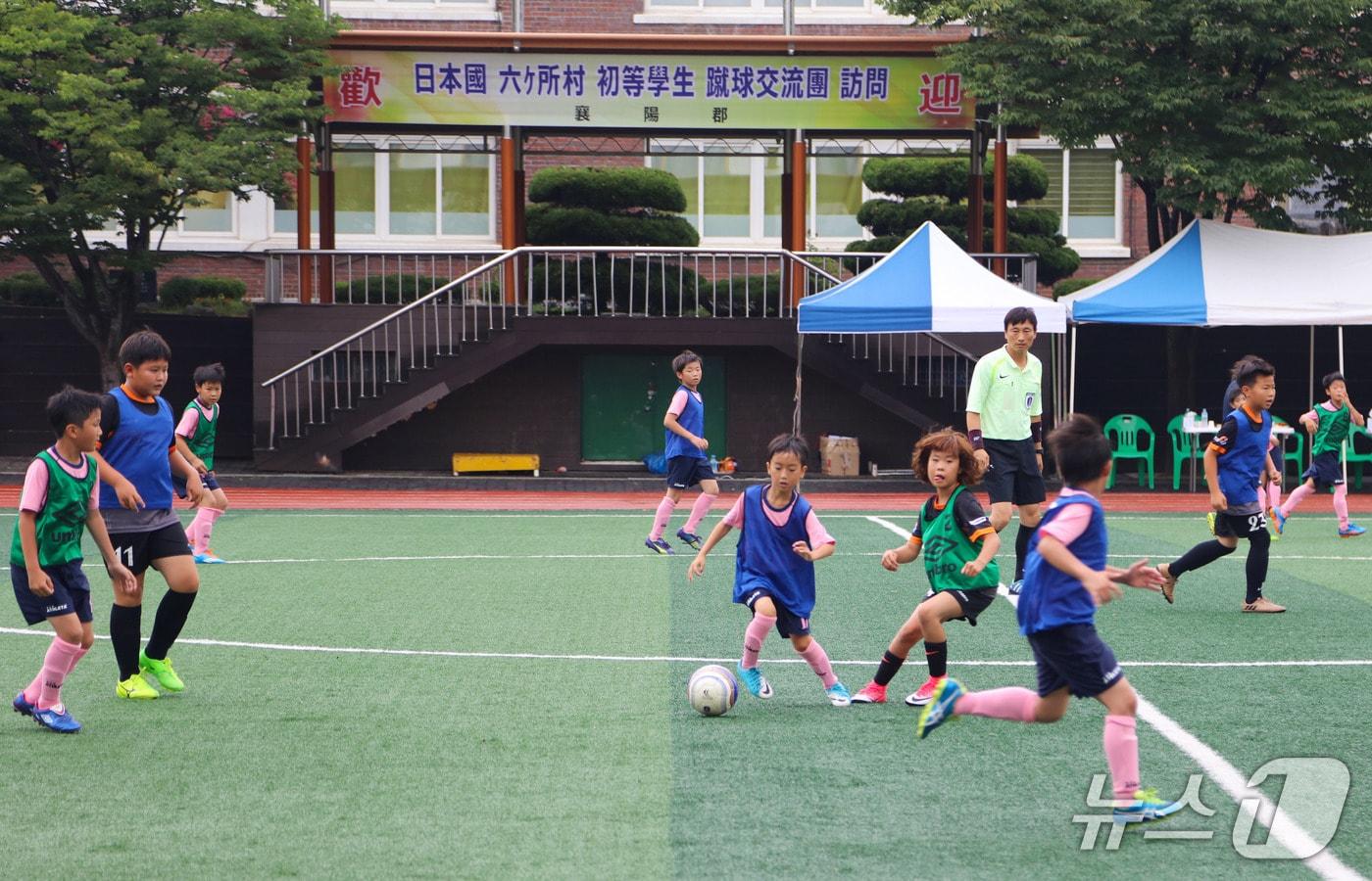 예년 강원 양양서 열린 한일 유소년 축구교류.(양양군 제공, 재판매 및 DB 금지)