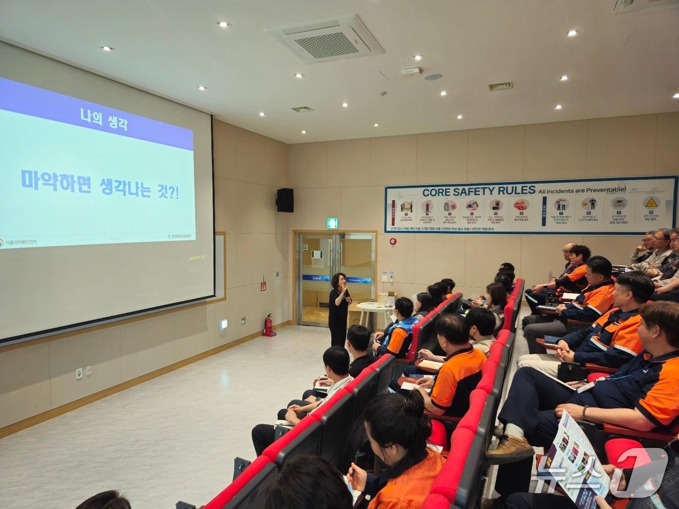 본문 이미지 - 동해해경 해양 마약범죄 예방교육.&#40;동해해경 제공, 재판매 및 DB 금지&#41; 2025.7.17/뉴스1