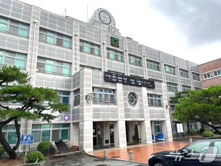 본문 이미지 - 낙뢰로 정전 피해가 발생한 전북의 한 학교.&#40;전북교육청 제공, 재판매 및 DB 금지&#41;/뉴스1