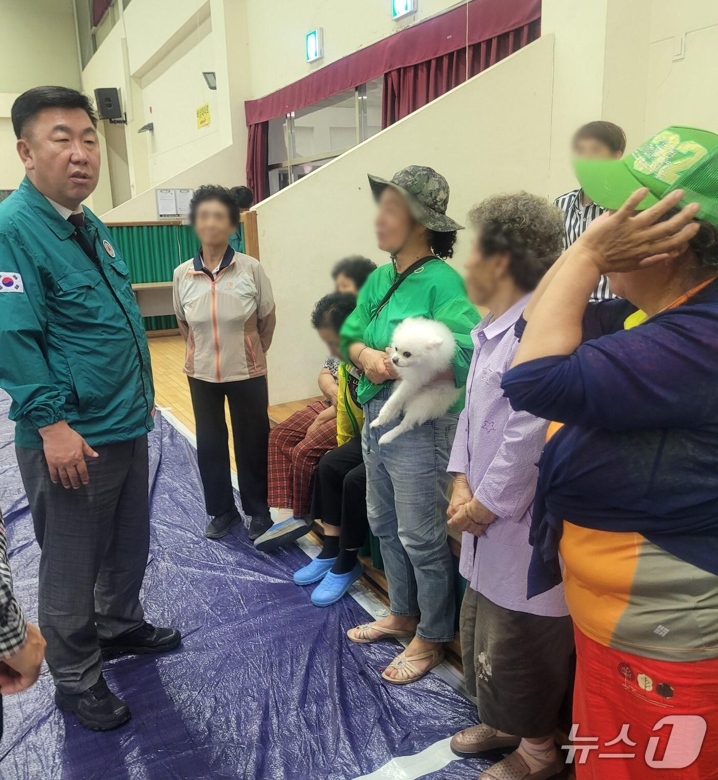 본문 이미지 - 이범석 시장, 집중호우 피해 지역 잇따라 방문(청주시 제공. 재판매 및 DB금지)./뉴스1