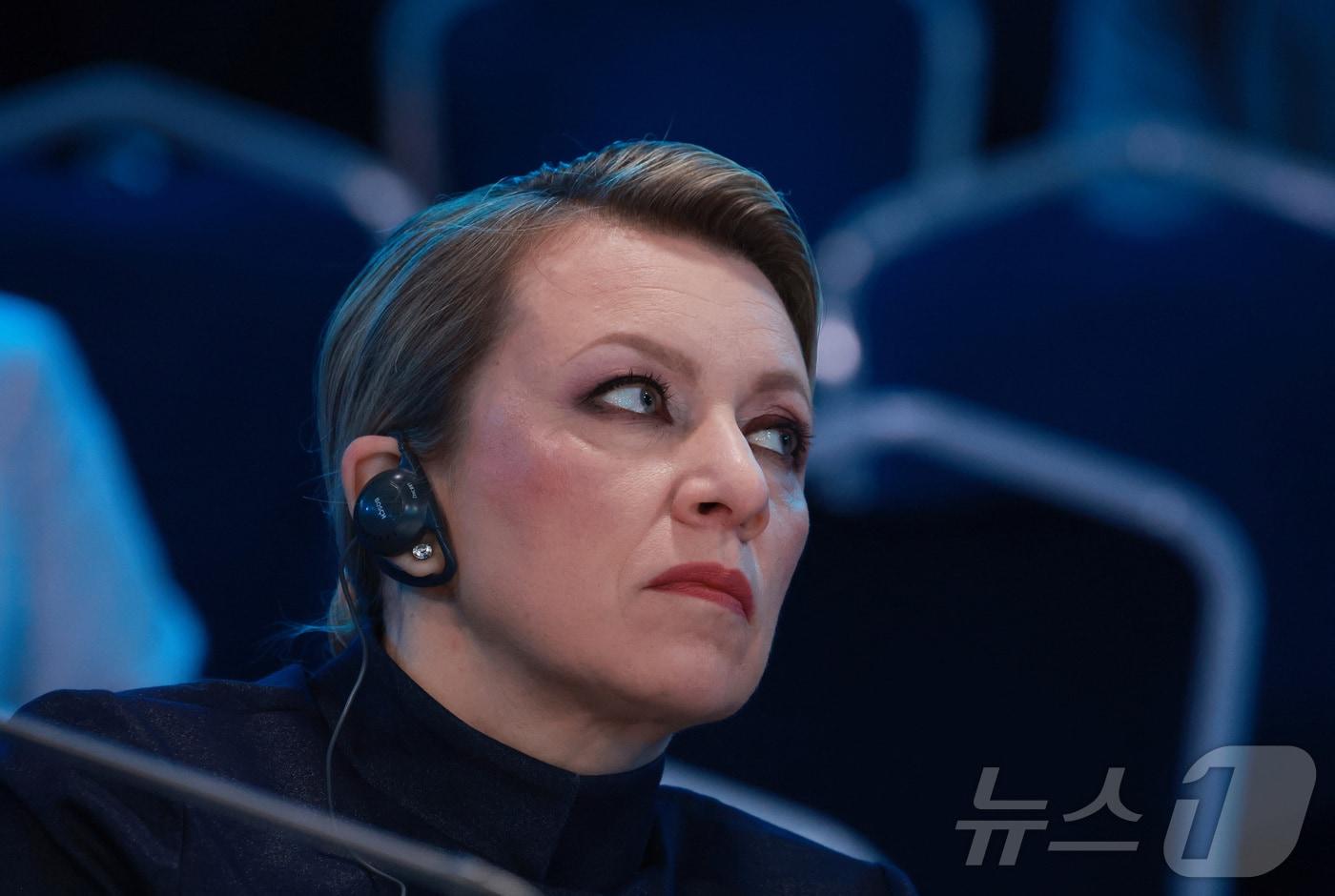 마리야 자하로바 러시아 외무부 대변인이 6월 19일 러시아 상트페테르부루크에서 열린 상트페테르부르크 국제경제포럼&#40;SPIEF&#41;에 참석해 연사의 발언을 듣고 있다. 2025.6.19 ⓒ 로이터=뉴스1 ⓒ News1 강민경 기자