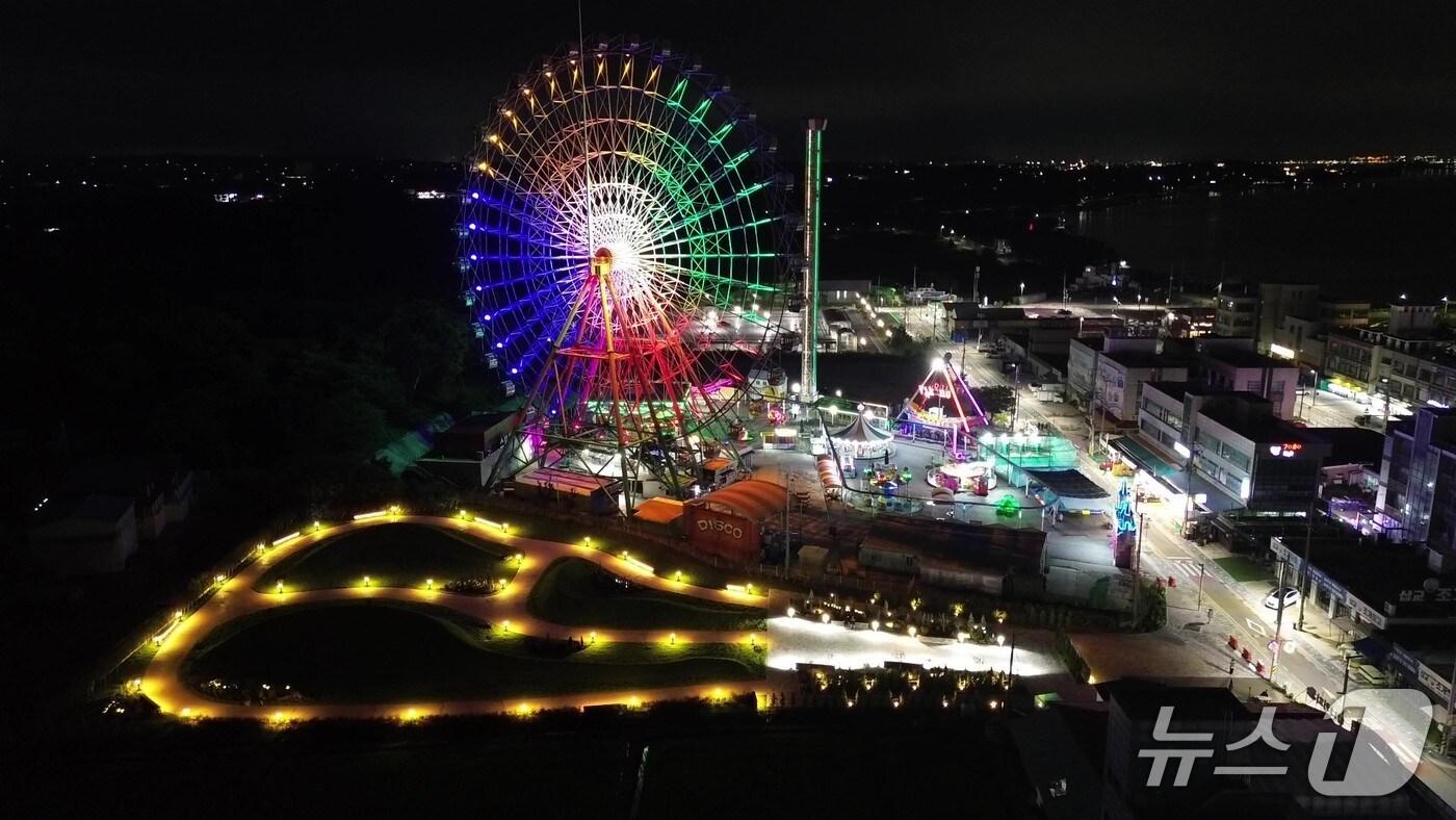 삽교호관광지 실외정원 야경 모습. (당진시 제공. 재판매 및 DB금지)2025.7.18/뉴스1