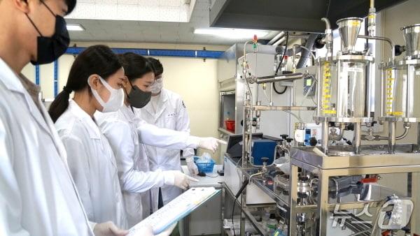 본문 이미지 - 전북대학교 화학공학부 수업 장면.(전북대 제공, 재판매 및 DB 금지)/뉴스1