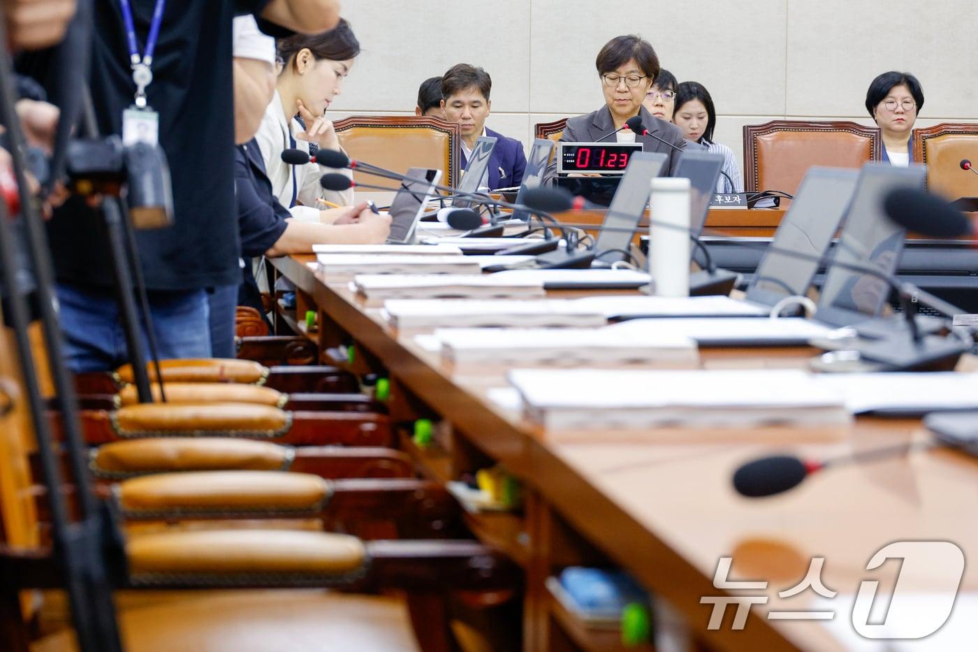 18일 오전 서울 여의도 국회 보건복지위원회에서 열린 정은경 보건복지부 장관 후보자 인사청문회에서 국민의힘 의원석이 비어 있다. 2025.7.18/뉴스1 ⓒ News1 안은나 기자