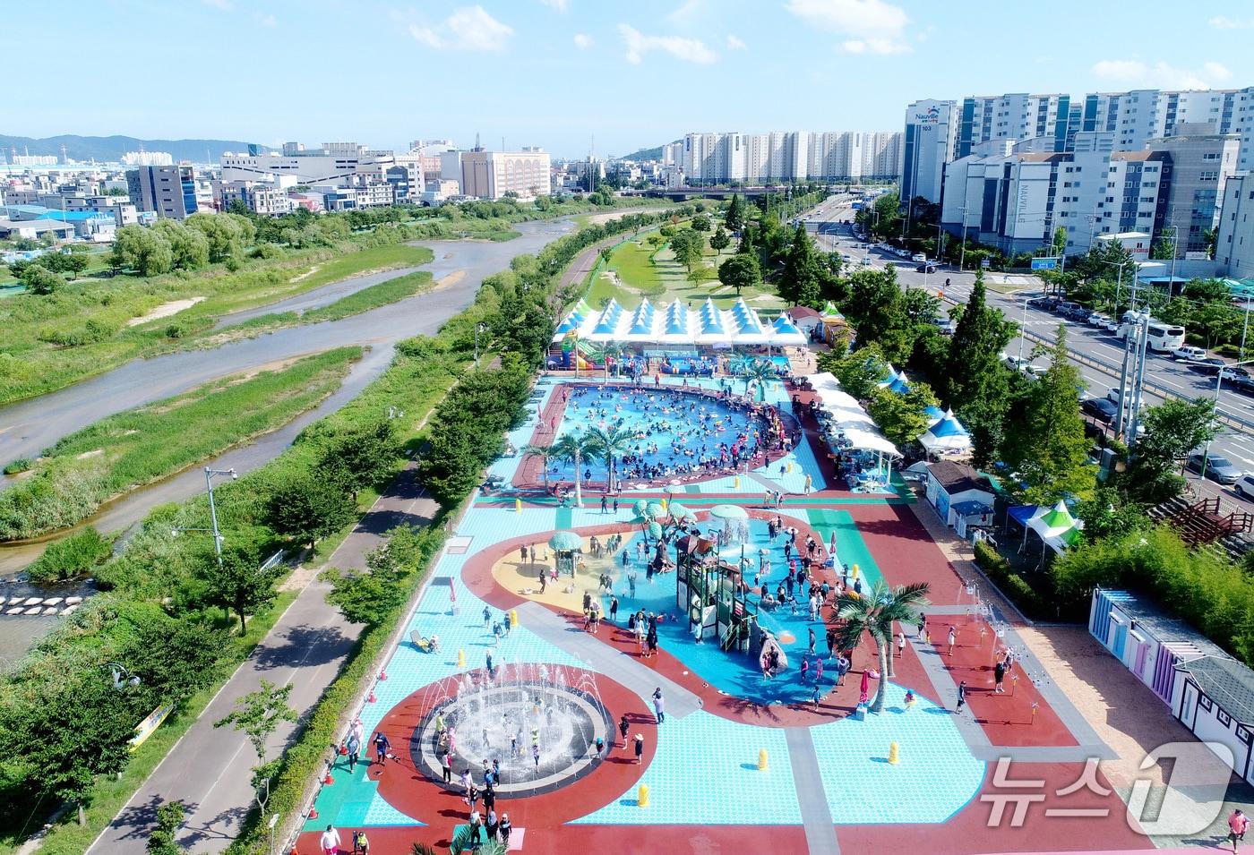 동천야외물놀이장은 올해 추가로 3회차(오후 6시~9시) 야간 개장도 진행한다.(울산중구청제공. 재판매 및 DB 금지)