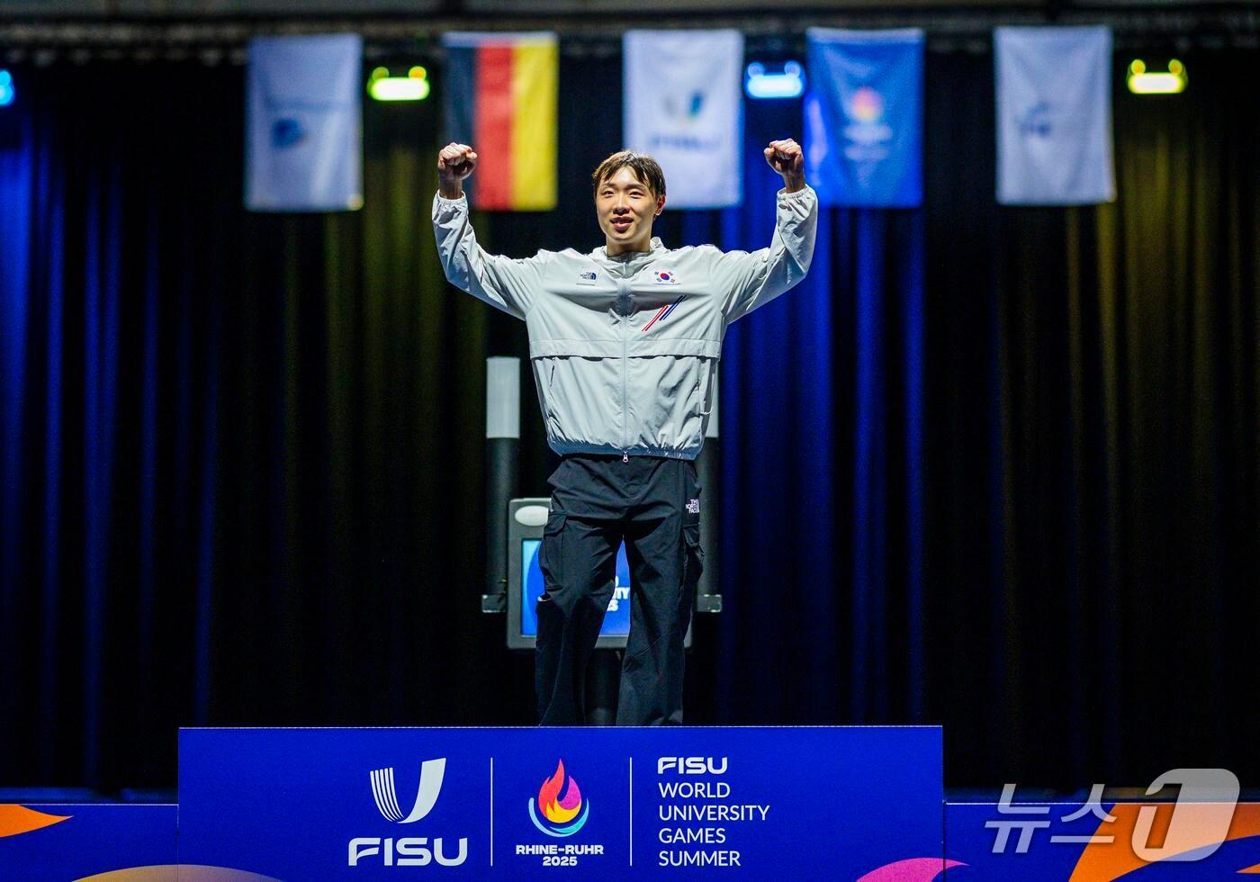 박상원(대전시청)이 하계 유니버시아드 대회 펜싱 남자 사브르 개인전 2연패를 달성했다. (대한펜싱협회 제공)
