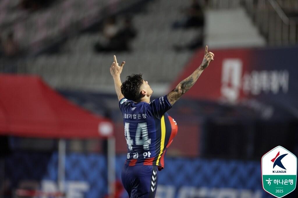 본문 이미지 - 수원FC의 새로운 공격수 윌리안. (한국프로축구연맹 제공)