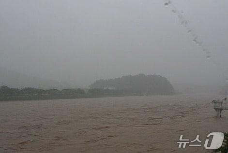 본문 이미지 - 19일 오전 10시 20분쯤 낙동강 함양군 유림면 화촌리 지점 모습(낙동강홍수통제소 홈페이지 캡처. 재판매 및 DB금지)