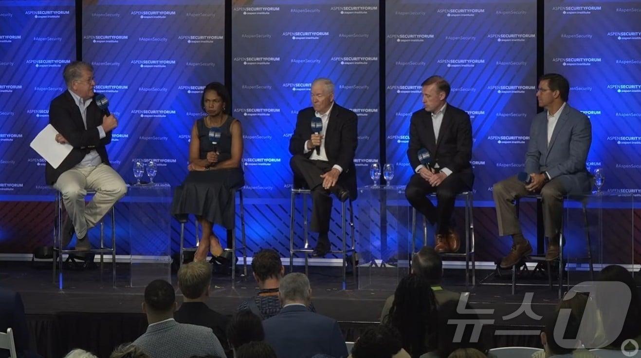 본문 이미지 - 18일&#40;현지시간&#41; 미국 콜로라도 소도시 애스펀에서 열린 &#39;애스펀 안보 포럼&#39; 장기전망 세션에서 &#40;왼쪽 두번째부터&#41;콘돌리자 라이스 전 국무장관, 로버트 게이츠 전 국방장관, 제이크 설리번 전 국가안보보좌관, 마크 에스퍼 전 국방장관이 패널로 참여하고 있다. &#40;애스펀 안보 포럼 홈페이지 캡처&#41; ⓒ News1 류정민 특파원