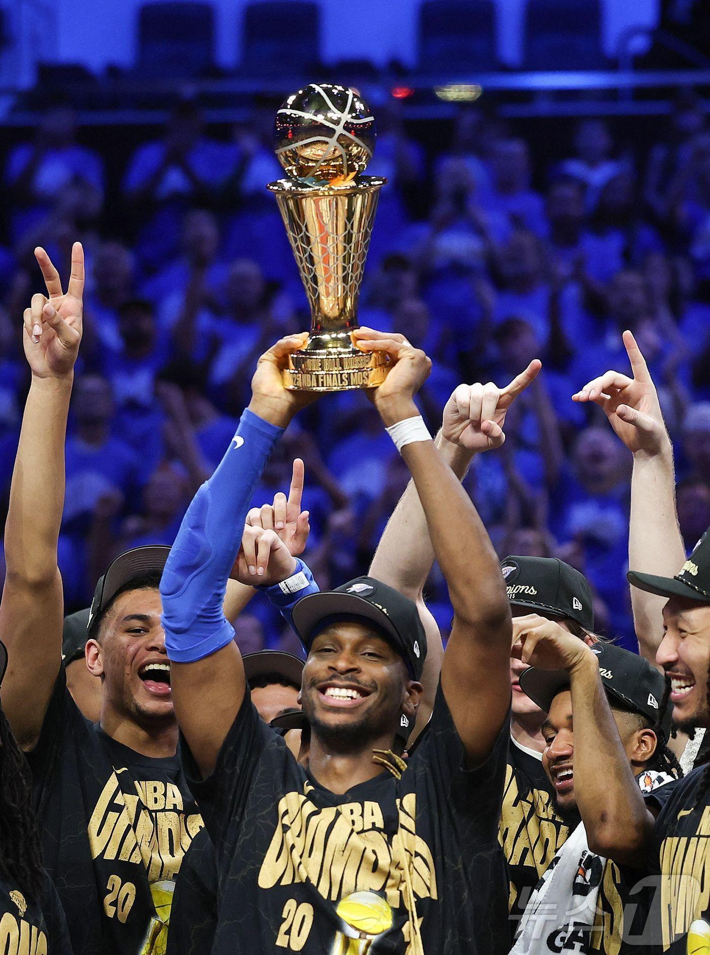 본문 이미지 - 샤이 길저스 알렉산더는 오클라호마시티 선더의 2024-25 NBA 파이널 우승을 이끌었다. ⓒ AFP=뉴스1