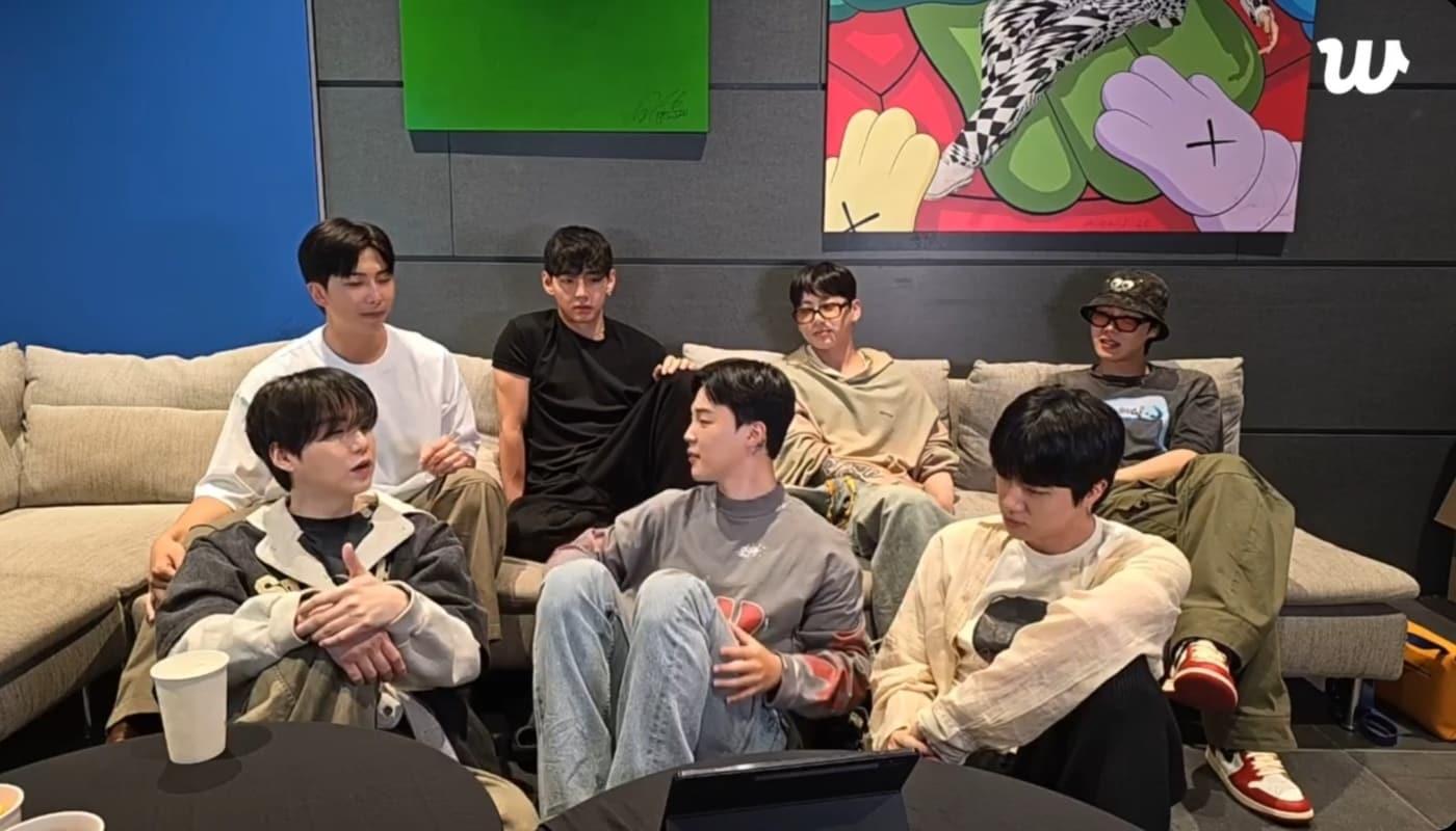 그룹 방탄소년단 위버스 라이브 화면 갈무리