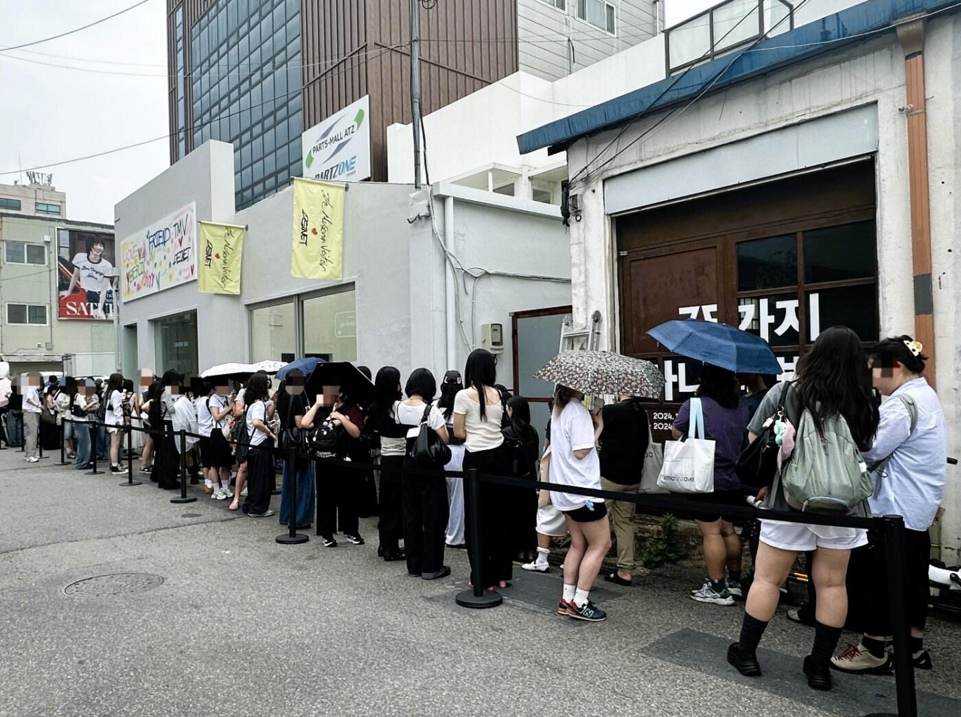 본문 이미지 - 다이닛x더뮤지엄비지터 팝업스토어 현장 이미지.&#40;다이닛제공&#41;