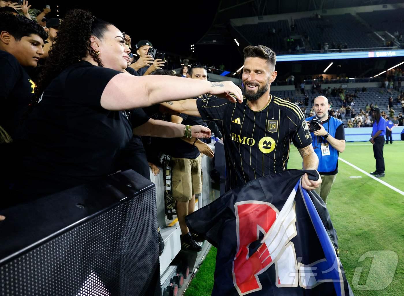 본문 이미지 - LA FA를 떠나 프랑스 릴로 이적하는 올리비에 지루. ⓒ AFP=뉴스1