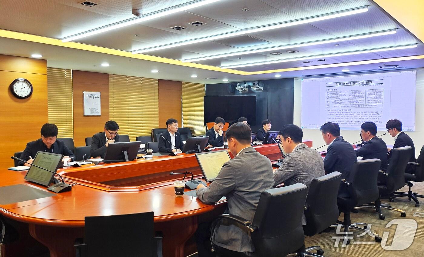 이정복 서부발전 사장이 DX 전략 수립을 위한 전략회의를 개최하고 있다. (사진제공=서부발전)