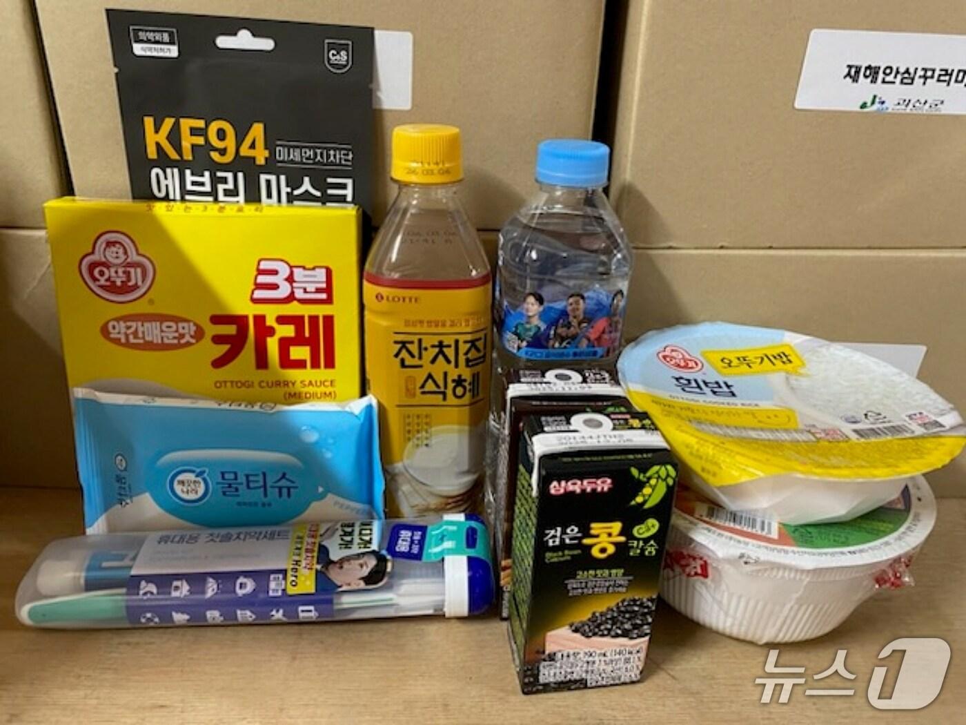 본문 이미지 - 충북 괴산군이 제작해 비축하는 일시구호세트 구성품.(괴산군 제공, 재판매 및 DB금지)/뉴스1