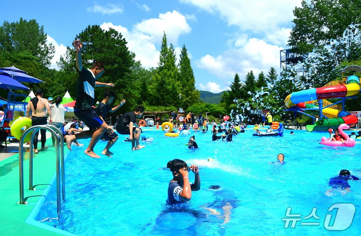 강원 화천군 화천읍 붕어섬 야외 물놀이장.(화천군 제공, 재판매 및 DB금지)